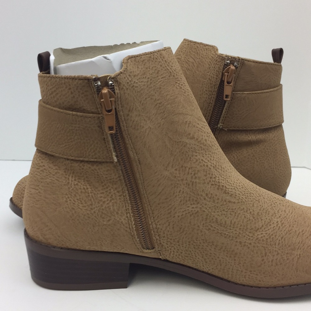 Cushion Walk Low Rider Ankle Bootie - Picture 8 of 8